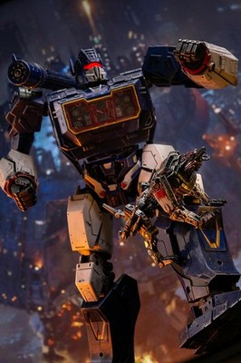Transformable SX-02 Soundwave DLX Scale  Figure IN STOCK
