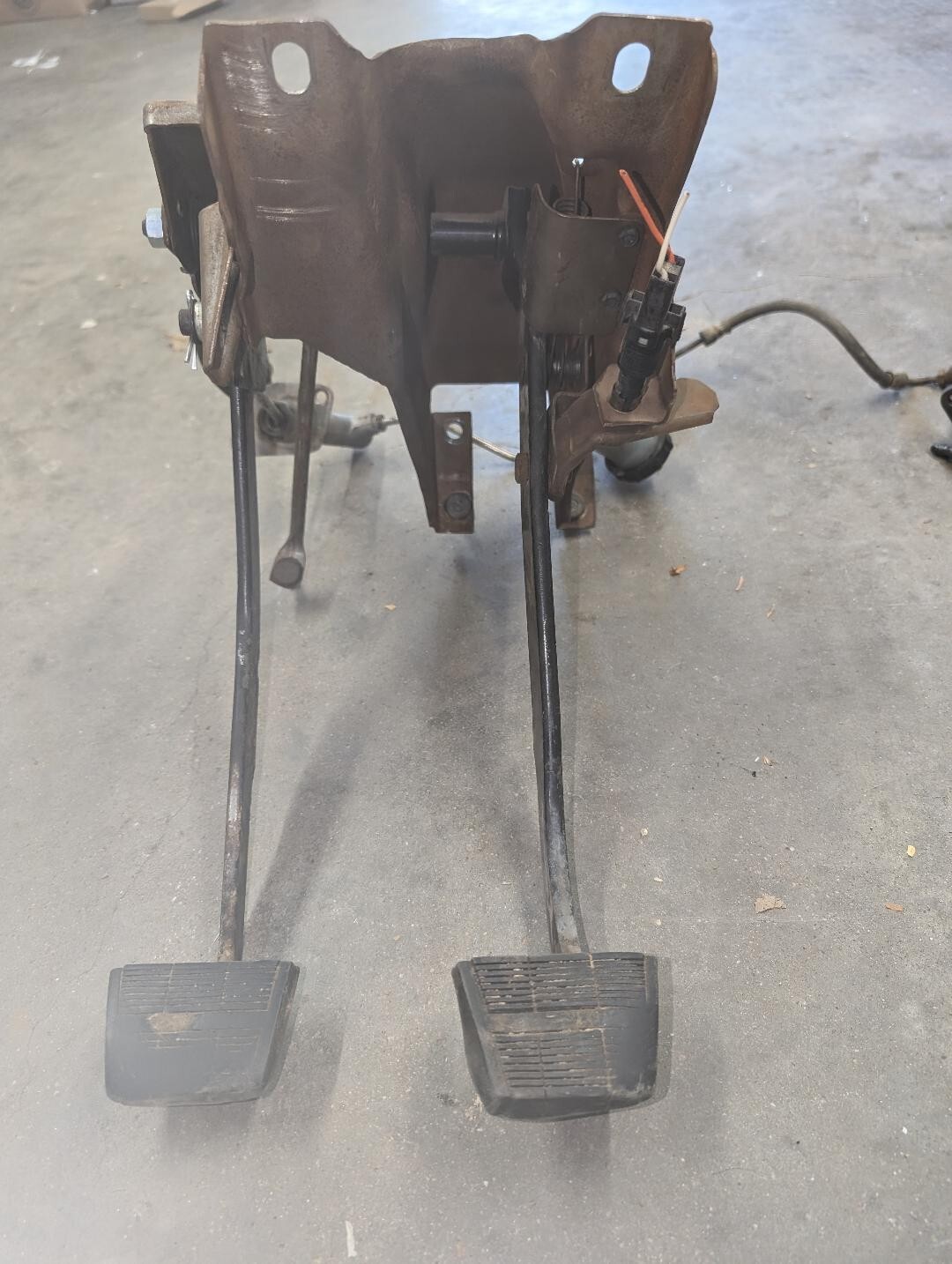 8587 Square Body Chevy Truck Hydraulic Clutch Pedal Assembly