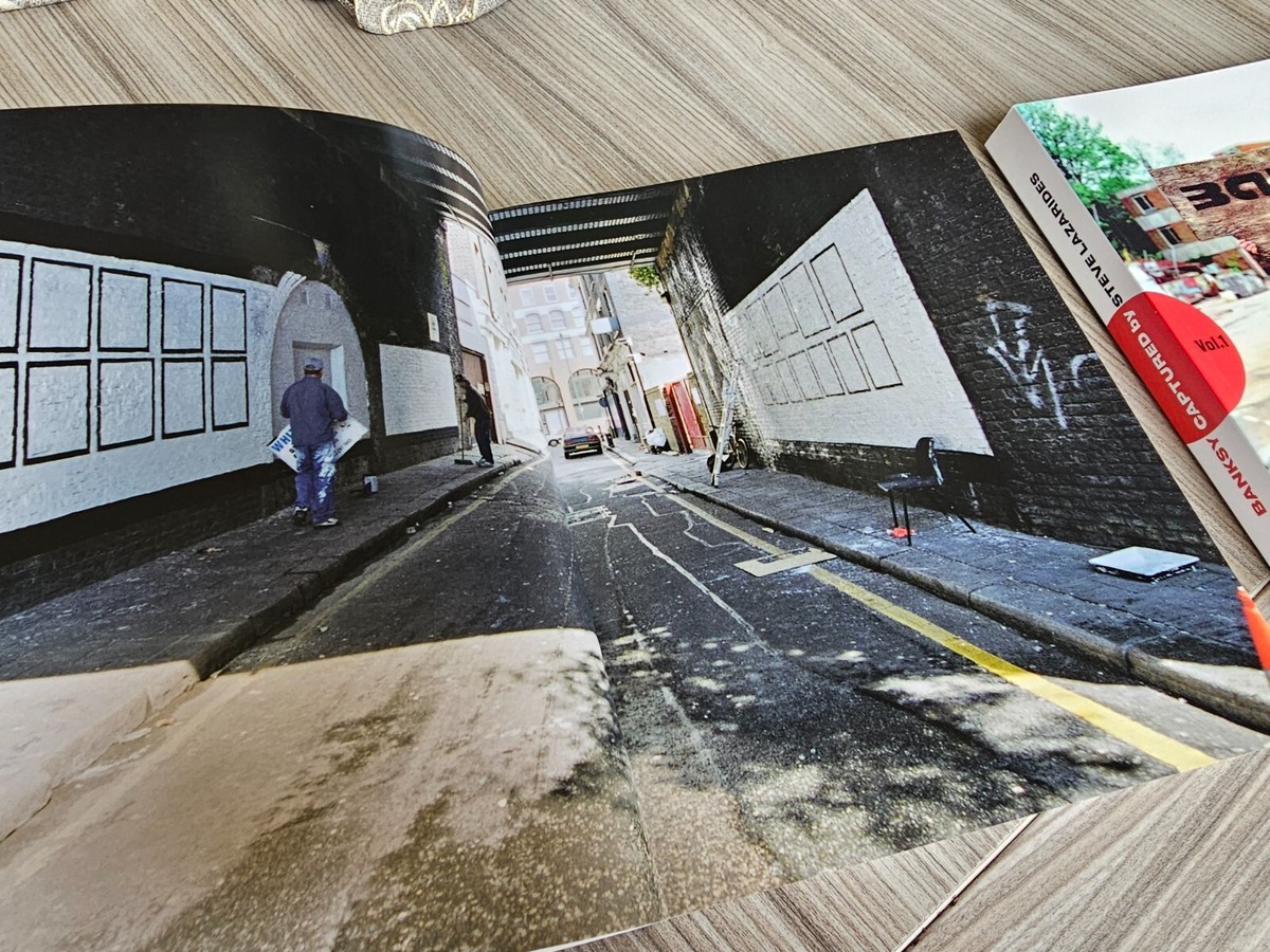 Banksy, Steve Lazarides - Banksy Captured [First Edition