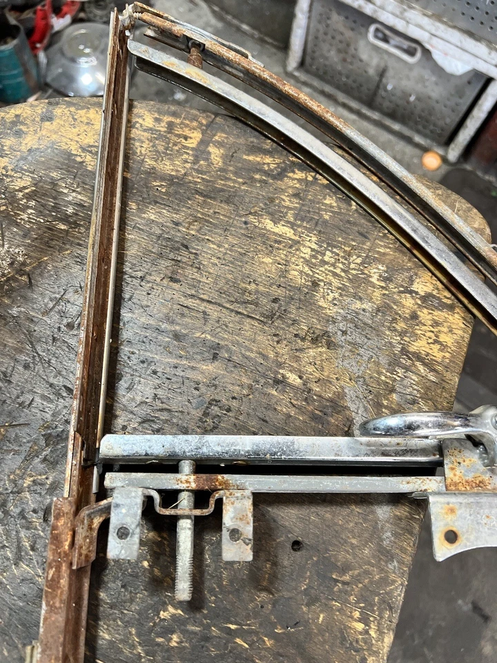 1949 1950 1951 1952 Chevrolet 4dr styleline deluxe R Ventana de ventilación de puerta trasera RARO Foto 4 de 4