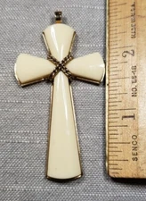 Vintage Pendant Medal White Cross Christian H67