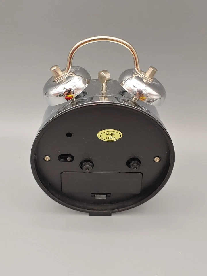 Vintage Desktop Quartz Alarm Clock Easy to Use Works AA Battery included - Image 4 of 4