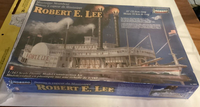 Lindberg     Robert E Lee Steamboat model ship kit. Scale is 1/163. Sealed box.