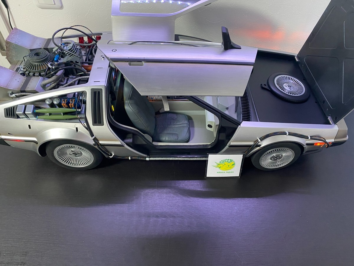Delorean Hot Toys 1/6 Back to the Future Time Machine MMS260 Movie