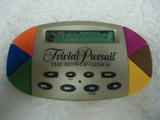 VINTAGE 1997 HASBRO ELECTRONIC HAND HELD TRIVIAL PURSUIT GAME ( works great) (B)