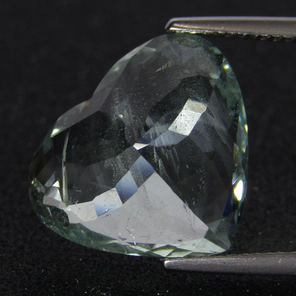 Уникальный натуральный зеленый бразильский драгоценный камень берилл 13,13 карата 15,2x17,4x10 мм в форме сердца - Изображение 4 из 4