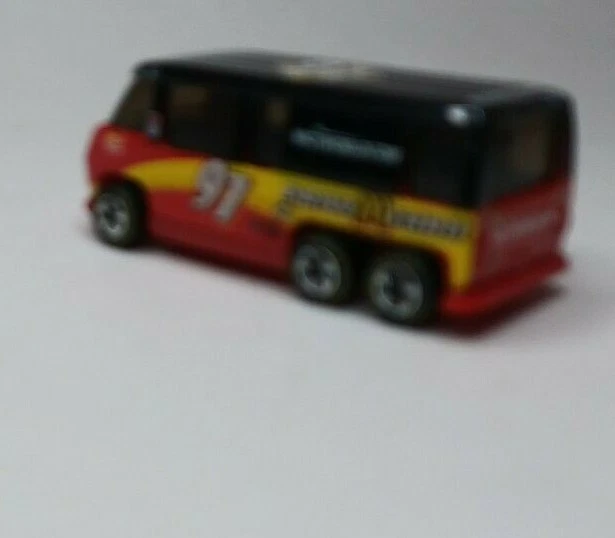 Hot Wheels GMC автодом - гонки Mcdonalds с шинами Goodyear 1:64 - Изображение 4 из 4