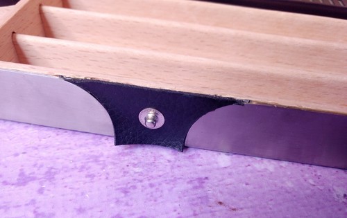 Humidor de cigarros TROIKA cuero negro viaje interior de cedro para 3 cigarros 6 pulgadas - Imagen 9 de 9