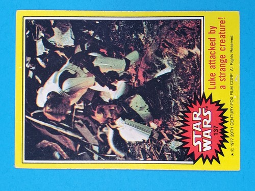 1977 Topps Star Wars #137 Luke attacked by a strange creature!