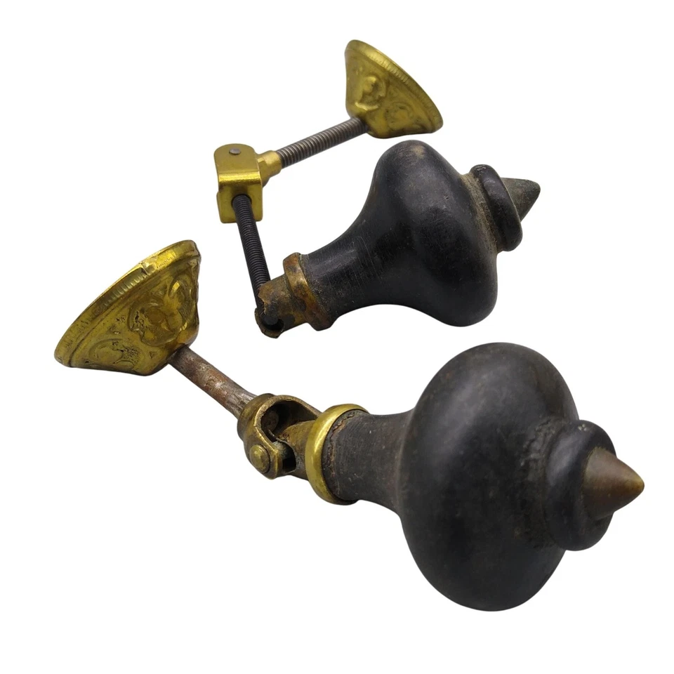 Lote de tiradores de cajón péndulo lágrima Eastlake victoriano vintage, latón macizo Foto 4 de 4