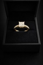 Solid 9 Carat gold diamond ring - Brilliant C...