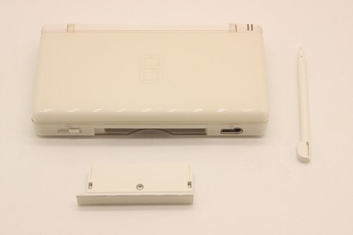 Nintendo DS Lite White Console with Charger "Working" From Japan - Picture 10 of 12