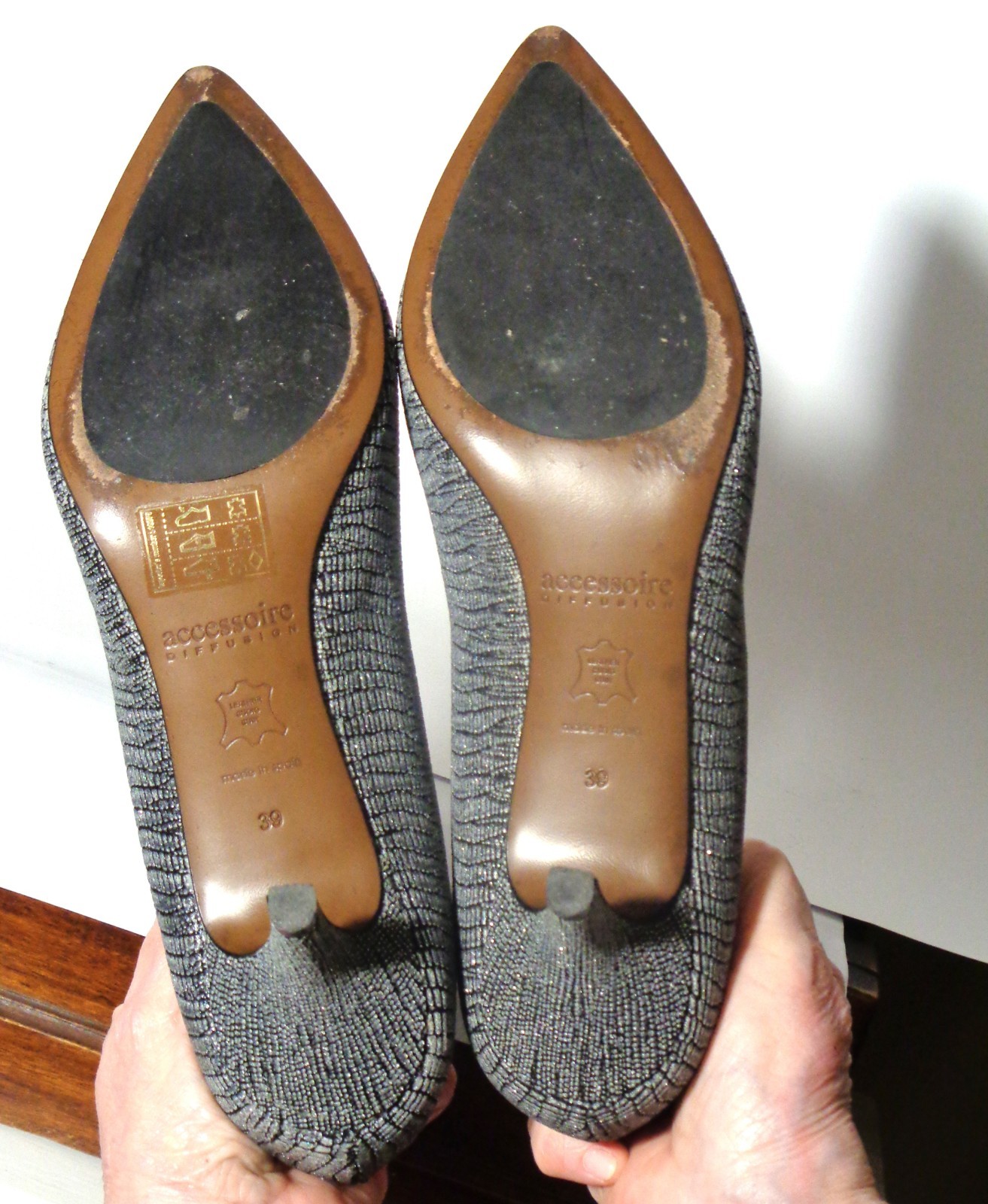 Luxury pumps accessory diffusions silver on black… - image 4