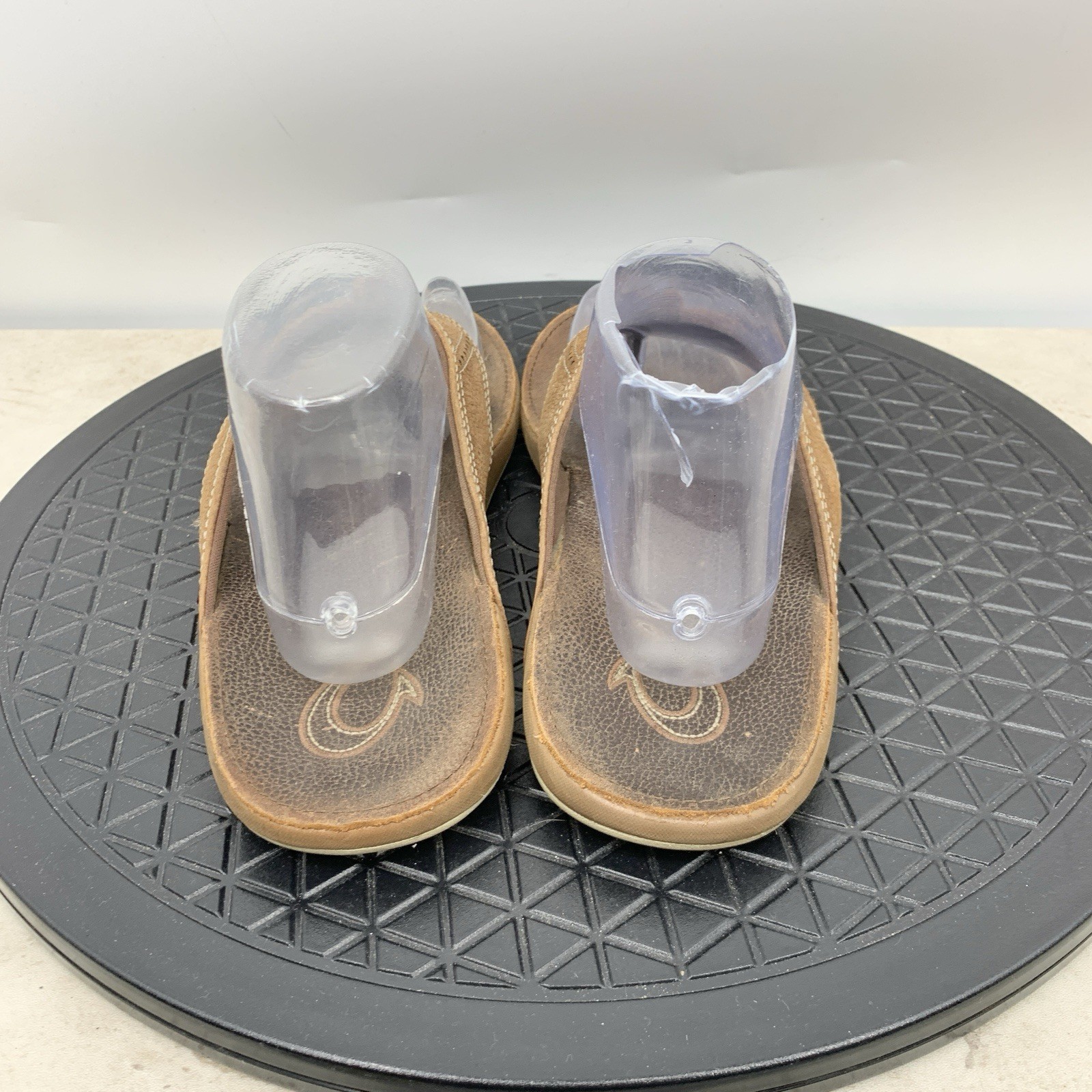 Olukai Nui Sandals Men Size 9 Shoes Brown Leather Thong Flip Flops Slip On