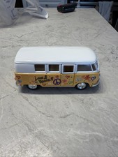 Kinsmart Volkswagen 1962 Classical "Hippie" VW Bus 1:32 Scale