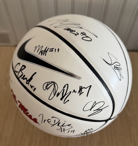 2024-25 OLE MISS REBELDES EQUIPO FIRMADO BALONCESTO SEC NIKE MISSISSIPPI - Imagen 4 de 8