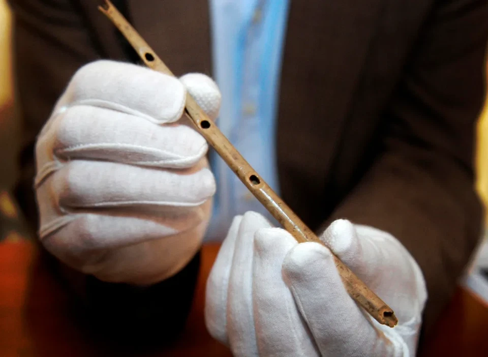 Hohle Fels Flute Replica | 42,000-Year Vulture Bone Playable Artifact - Image 3 of 4