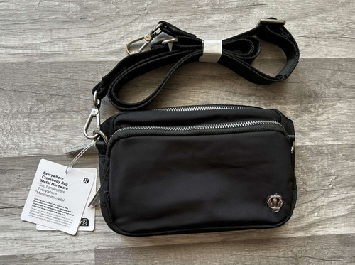 Lululemon Everywhere Crossbody Bag Black New With Tags 2L
