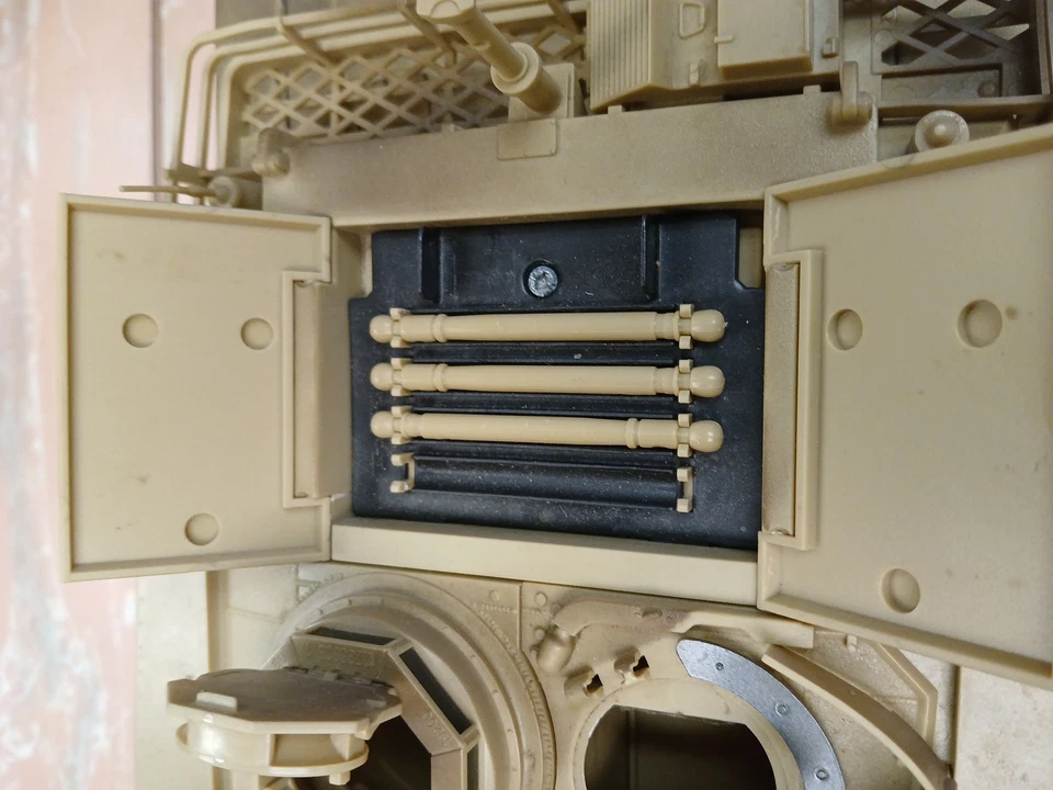 CAJA AZUL 16"L X 8" TANQUE ABRE Y COMANDOS DE TROPA DADOS, LEER Sonido de Luz Probado Foto 4 de 4