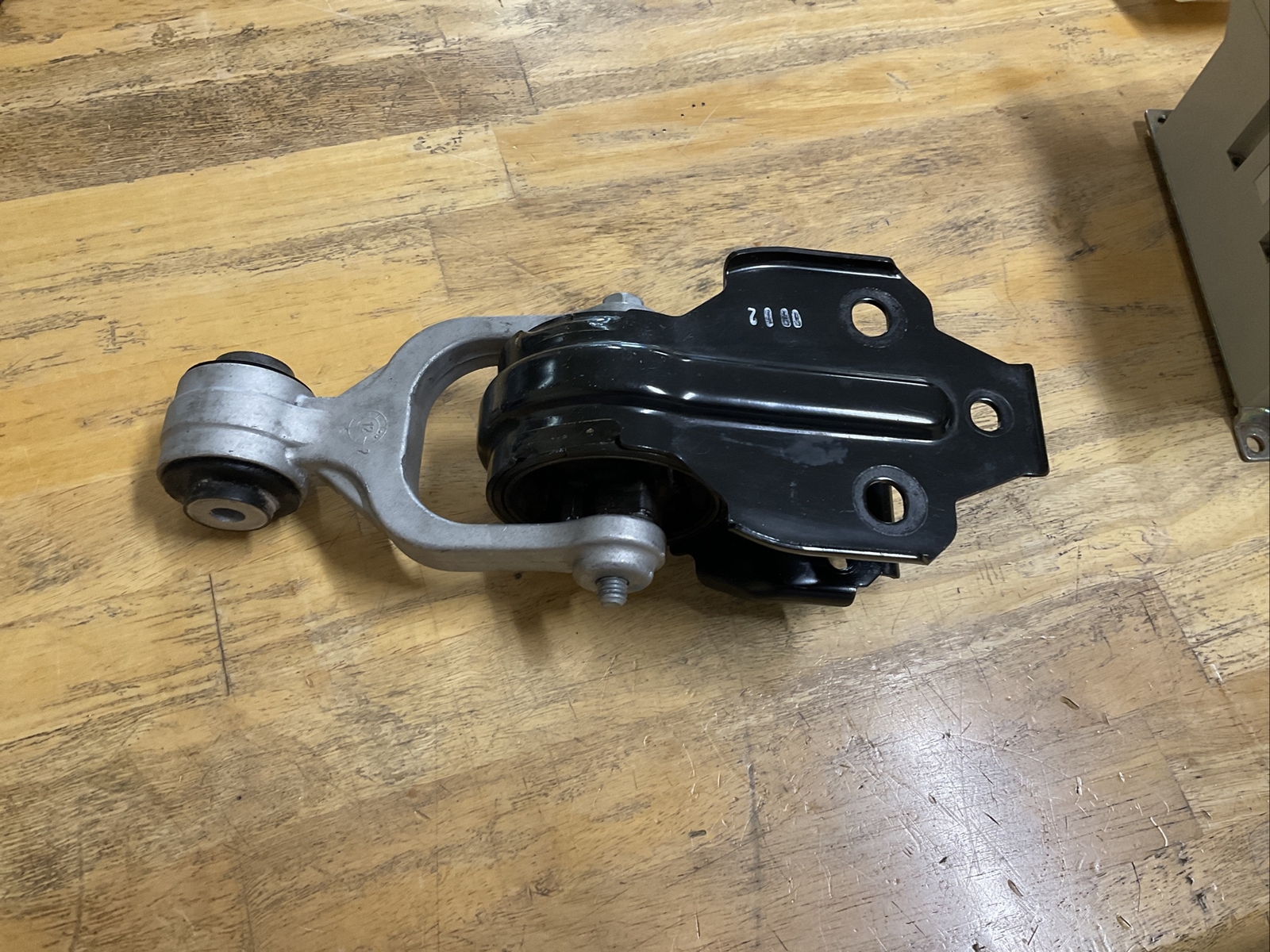 CHEVY IMPALA 3.6 UPPER DOGBONE MOTOR MOUNT 2012-2016 NEW OEM GM  