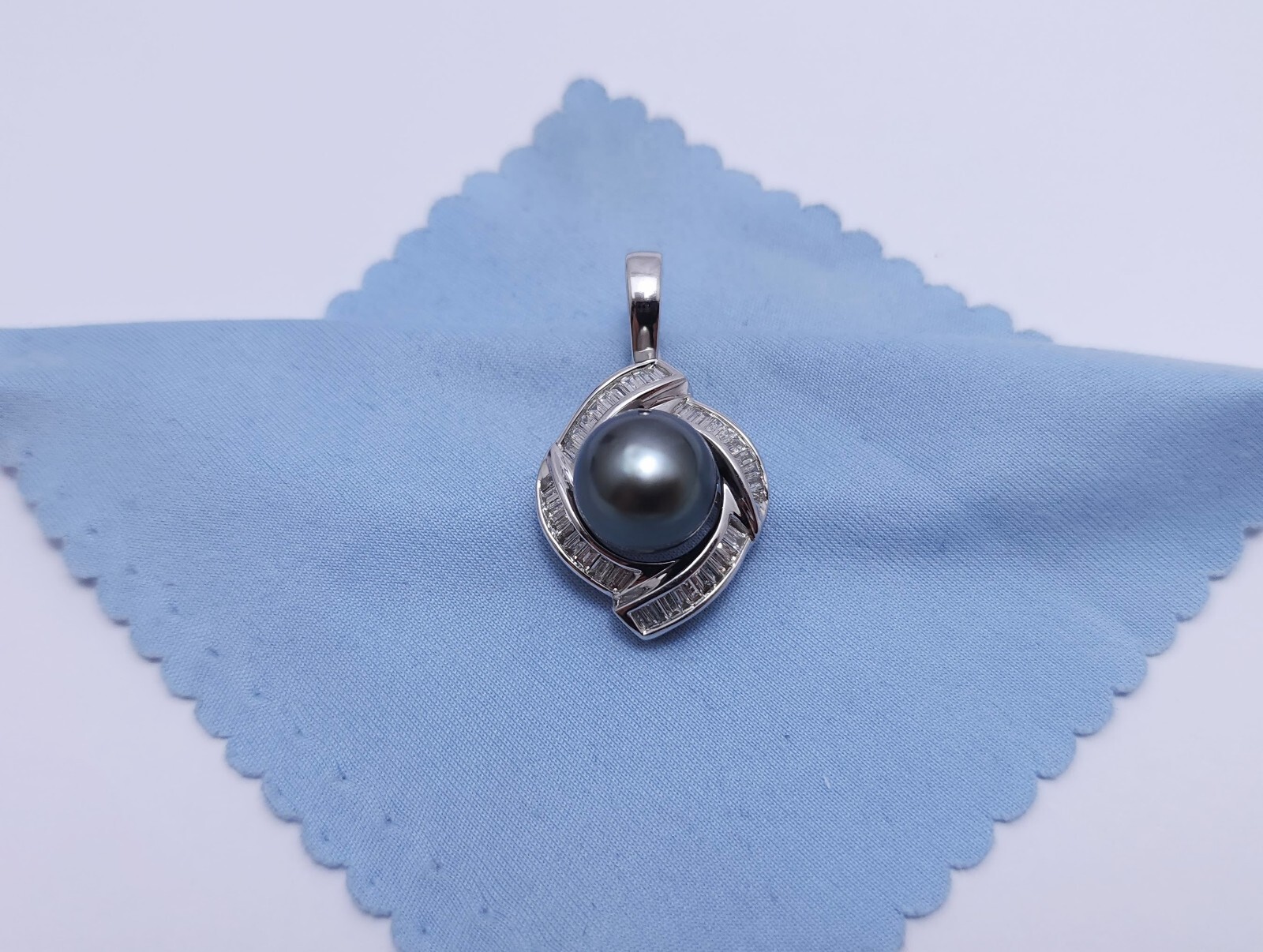 Unique 14K Solid White Gold Drop Dangle Tahitian … - image 4