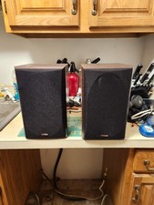 Pair of Polk Audio RTi28 Speakers w/ Wall Mounts