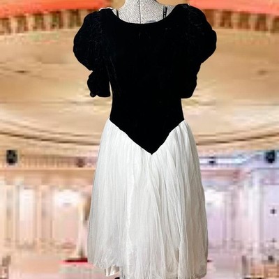 hoco dresses black and white Jacquard Satin Homecoming Dress Puffed Sleeve Graduation Dress h  vigocouture 4 bones in the bodice Homecoming Dresses Black And White