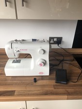Singer Tradition 2250 White Sewing Machine with Pedal - Working