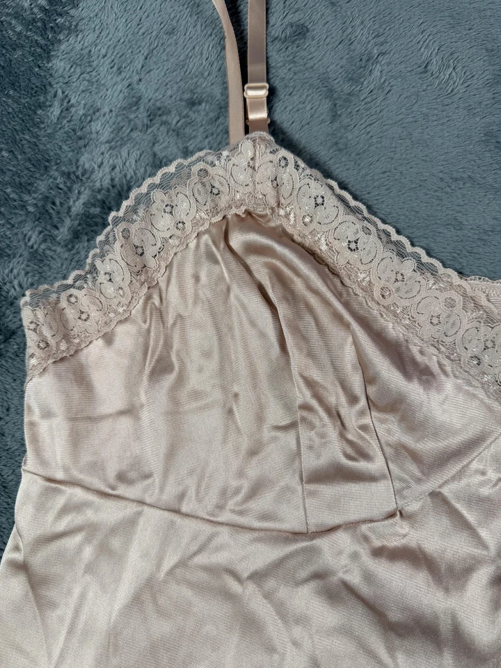 Lencería Vassarette Slip para mujer 40 dorados encaje ribete nailon camisón correas EE. UU. Foto 3 de 4