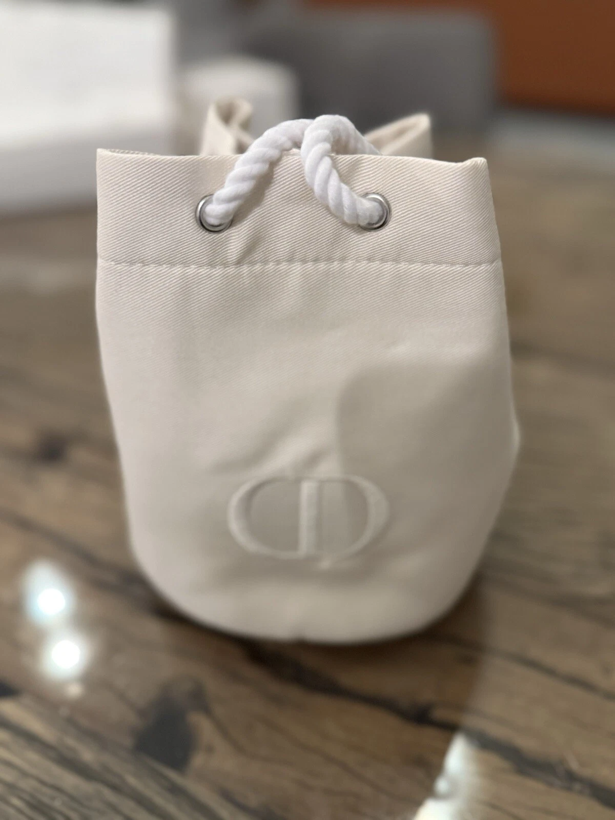 Christian Dior Pochette à cordon en sergé blanc cassé sac seau à maquillage logo CD neuf