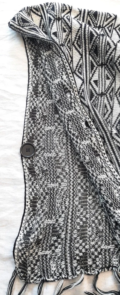 VTG Brittany Black OS Knit Poncho Cardigan Sweater Fringe Trim B&W Aztec Boho - Image 4 of 4