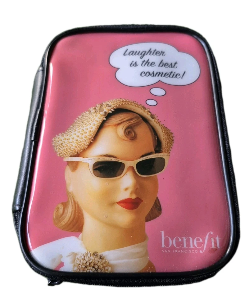 Bolsa Benefit "La risa es el mejor cosmético" con productos de espuma y máscara para ojos Foto 4 de 4