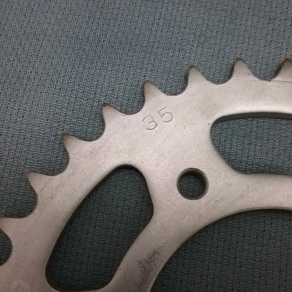 NUEVO PIÑÓN TRASERO ACERO SUNSTAR 118 / 42041-118 / 24-9638 35T REEMPLAZA KAWASAKI Foto 3 de 3