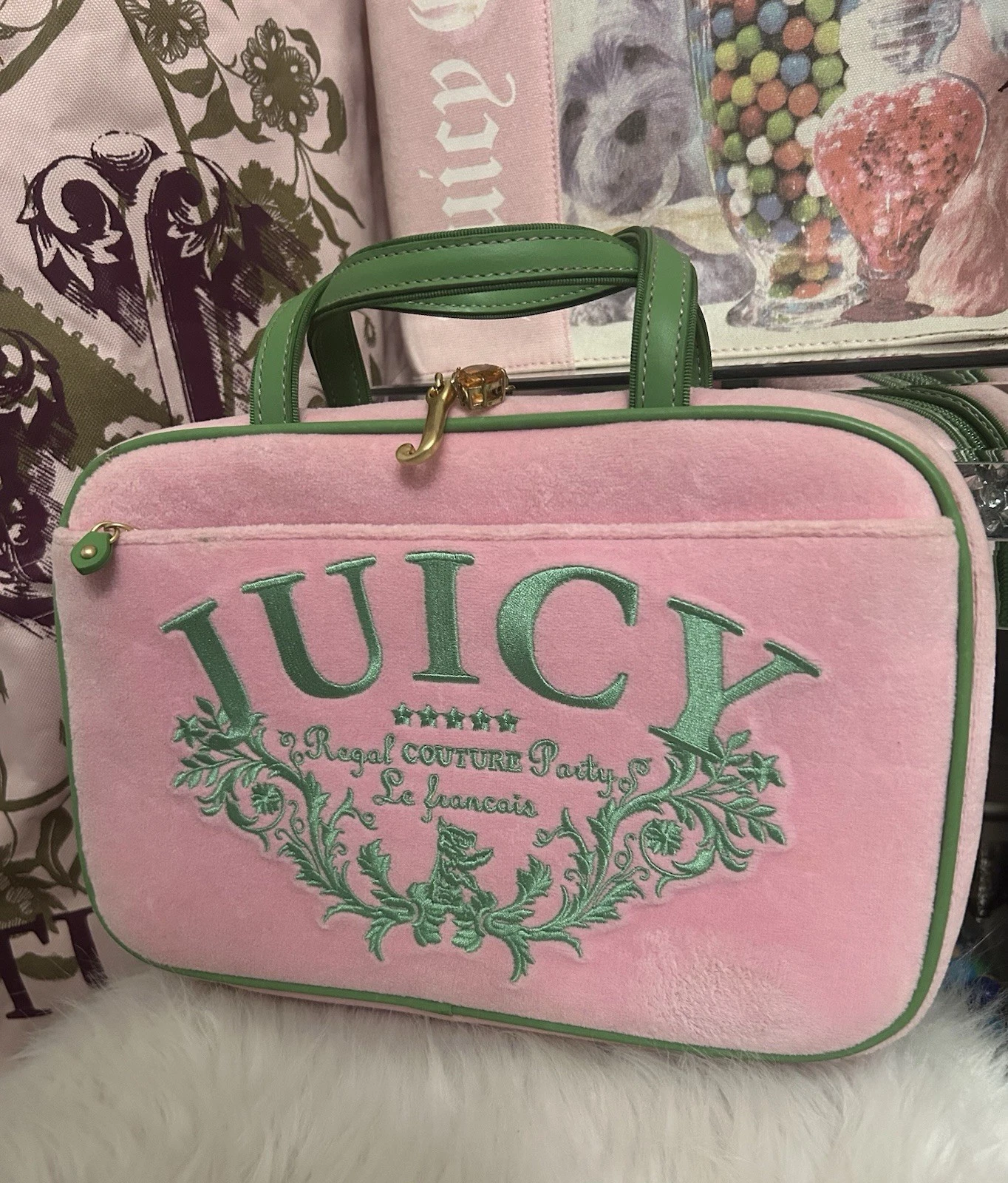 RARE Vintage Juicy Couture Pink Velour Green Regal Party Cosmetic Organizer Case
Opens in a new wind