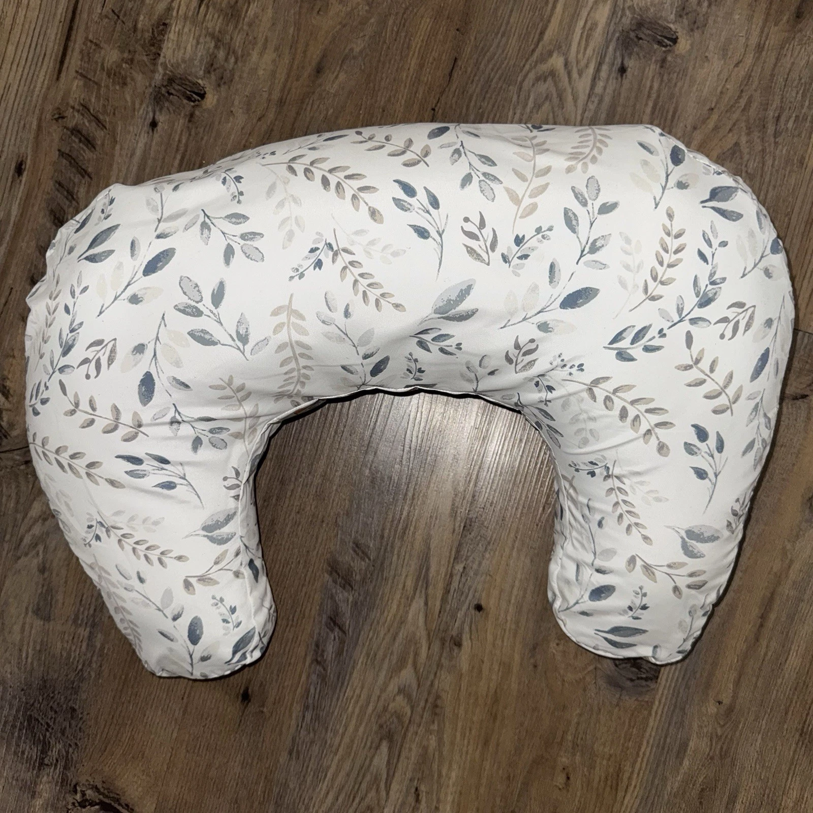 Boppy Nursing Pillow With Gray Beige Leaf Cover NEW
Opens in a new window or tab
