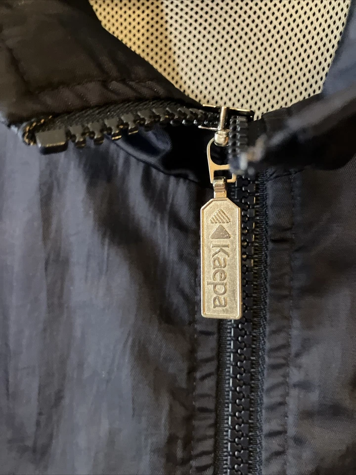 “Chaqueta cortavientos Kaepa vintage años 90 blanca y negra talla grande retro atlética” Foto 4 de 4