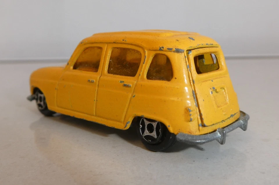 # 301894 Norev Mini jet voiture Renault 4L jaune Made in France 1960’s - Photo 2/4