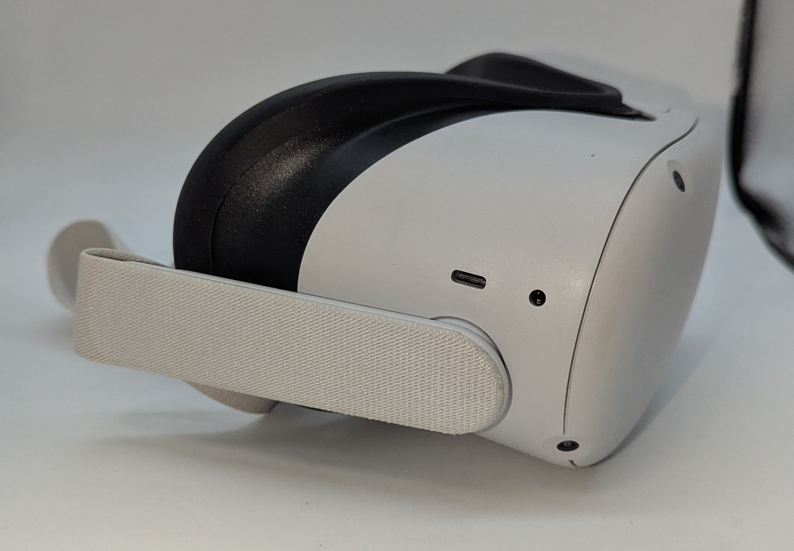 Meta Quest 2 VR Headset 128GB with Controllers & Case – Fully Working (B) image 5