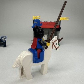 LEGO 6041 - Castle: Lion Knights: Armor Shop -99% complete w/ instructions