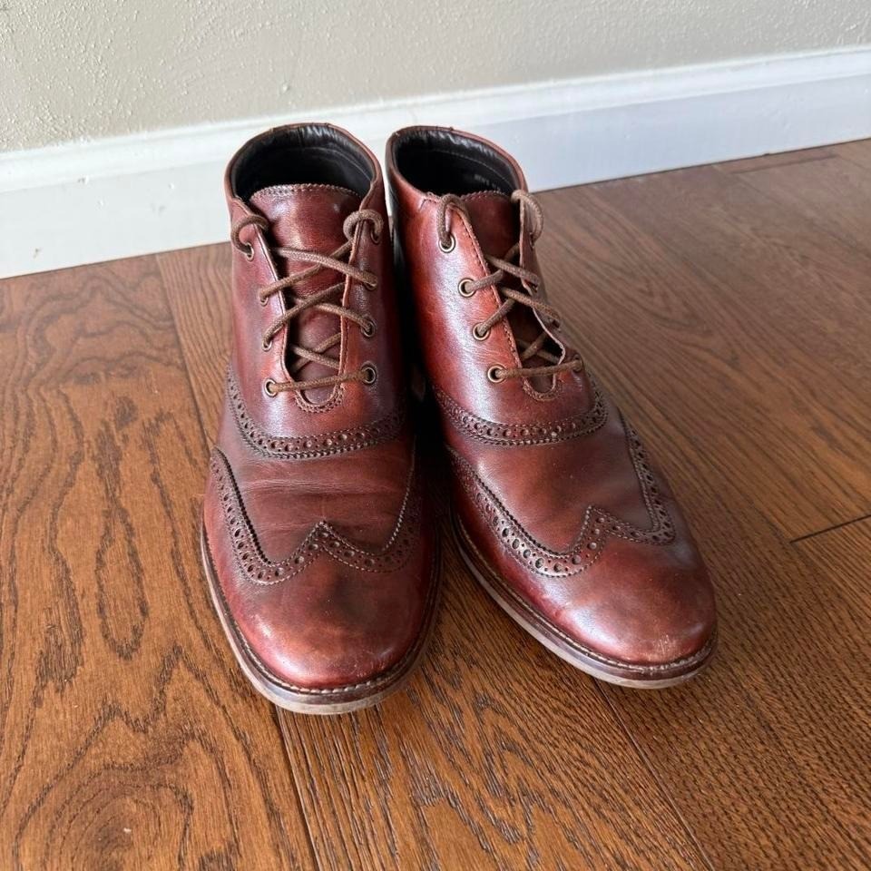 Cole Haan Men display picture 3