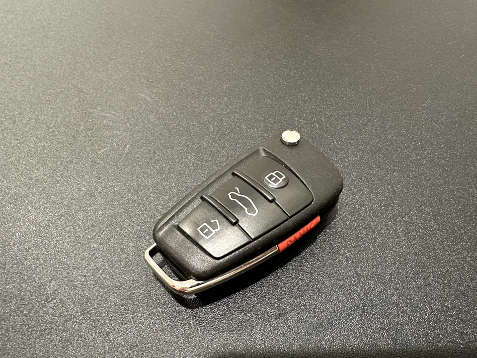 Mando a distancia con llave abatible OEM Audi R8 FCC: NBGFS04A71 DE420837220A (4 BOTONES) ¡BUENO! Foto 2 de 4