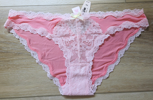 NWT Vintage Victoria's Secret Dream Angels Smooth Silky Lace Cheekini Panties M