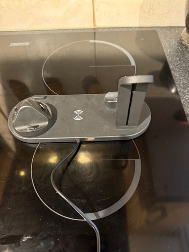 Mobile Charging Stand - Apple Watch and Ear Pods - USB powered - Zdjęcie 2 z 2