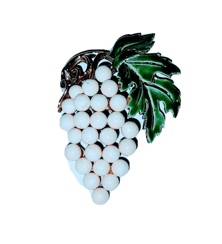 VINTAGE ESTATE White Grape Cluster Enamel PIN BROOCH Retro Costume Jewelry