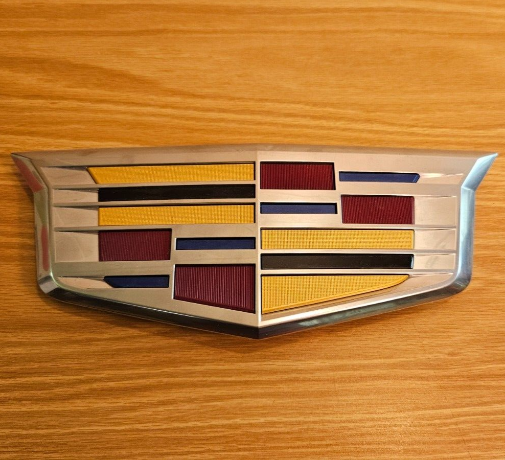 2021-2023 Cadillac Escalade Front Grill Emblem - P/N - 84754506 - One Broken Tab