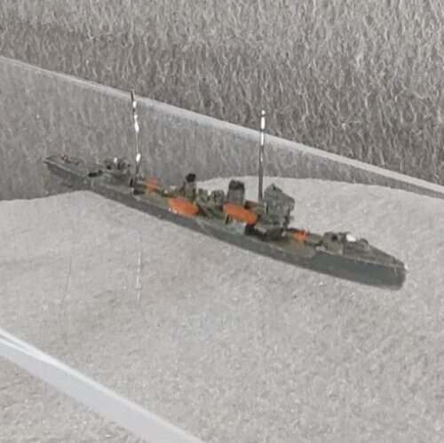 Modello di linea di galleggiamento in peltro scala 1:1250 senza marchio della classe Momi DD 1944 di IJN - Foto 1 di 11