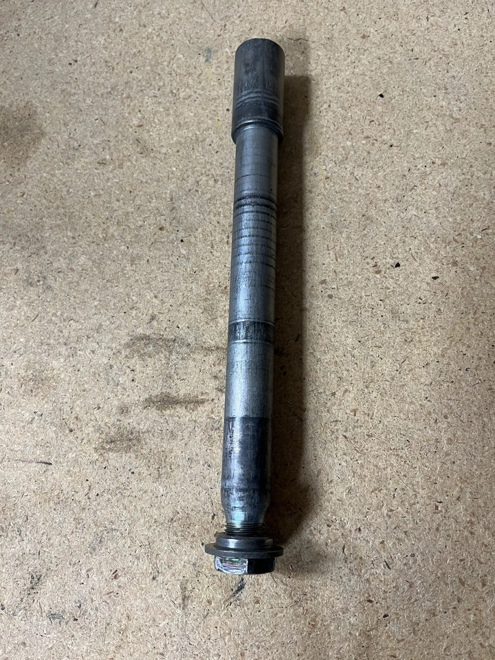 EJE DELANTERO YAMAHA YZ250 2002 YZ125 YZ250F 1998-2004 EJE DELANTERO 5BE-25181-00-00 Foto 2 de 4