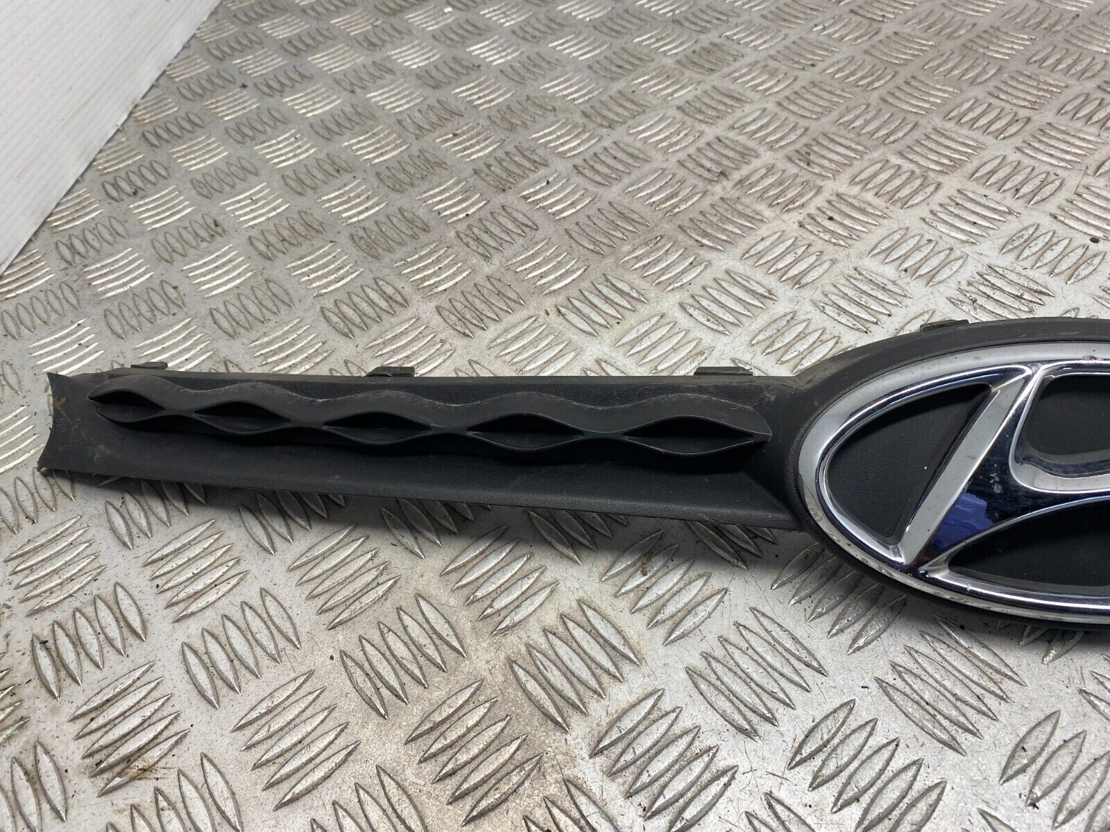 2014 HYUNDAI I10 FRONT BUMPER CENTRE GRILLE GENUINE 86351B9000 eBay