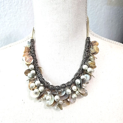 Vintage Y2K Silver Tone beads Mother Of Pearl Disks Bib Collar Necklace 18''L