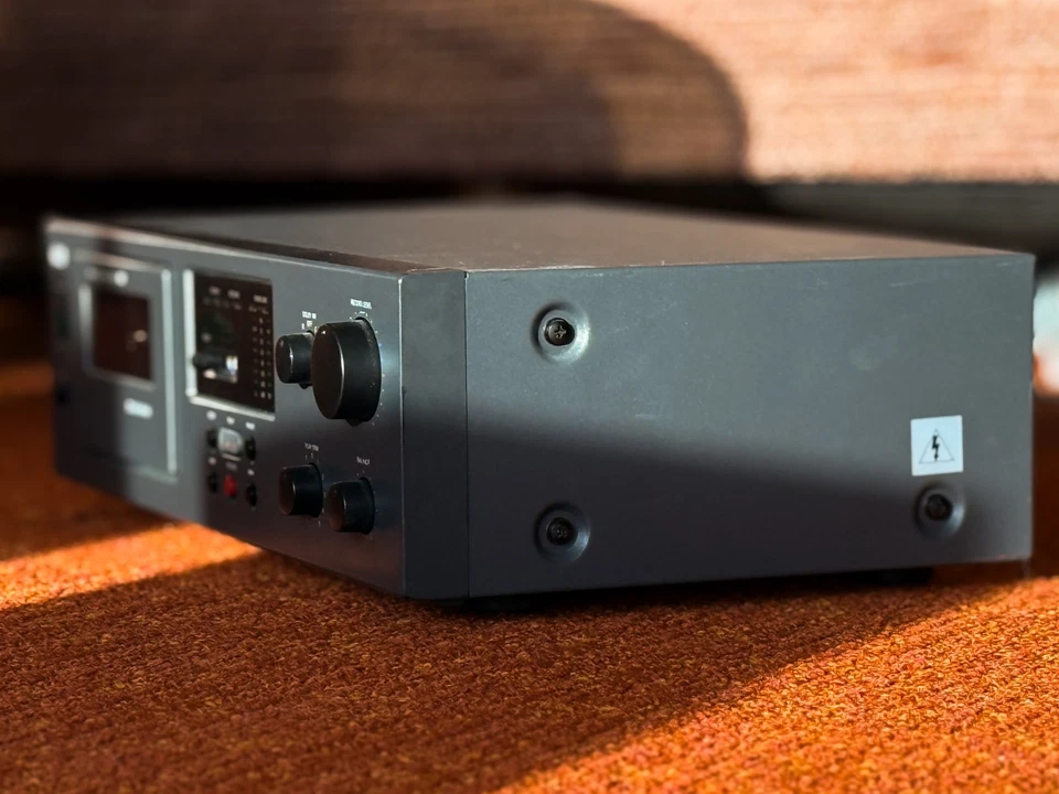 Reproductor/grabador de cubierta de cinta de casete de audio estéreo NAD 602 Foto 2 de 4